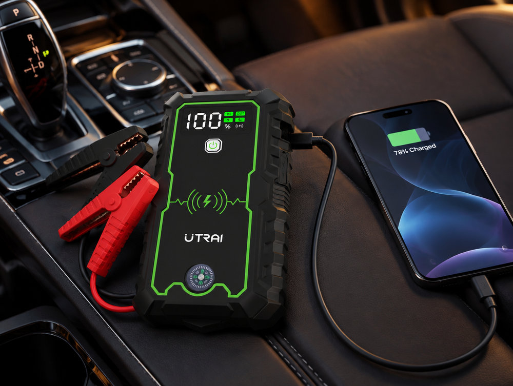 Powerbank rozruchowy ładuje telefon w aucie
